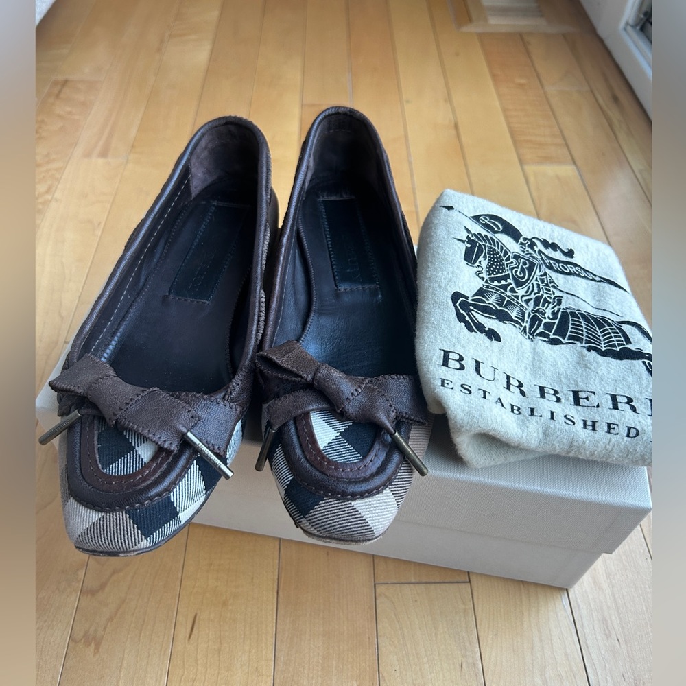 Burberry: Brown and Black Plaid Flats, Size 37.5